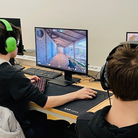 Najem računalnikov za izvedbo gaming tekmovanja dijakov na Vegovi 